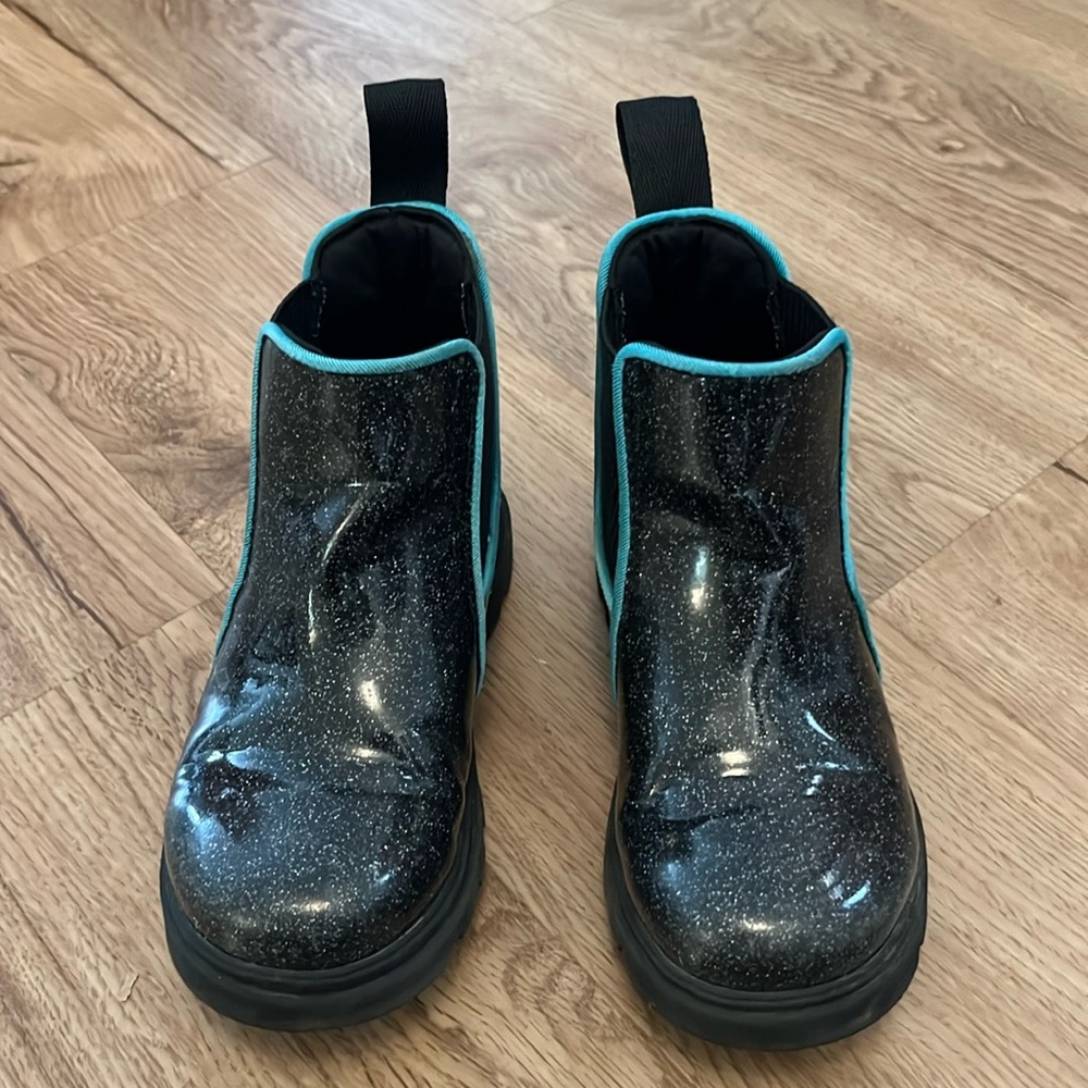 Native Chelsea Black Sparkly Boots in Sz 11